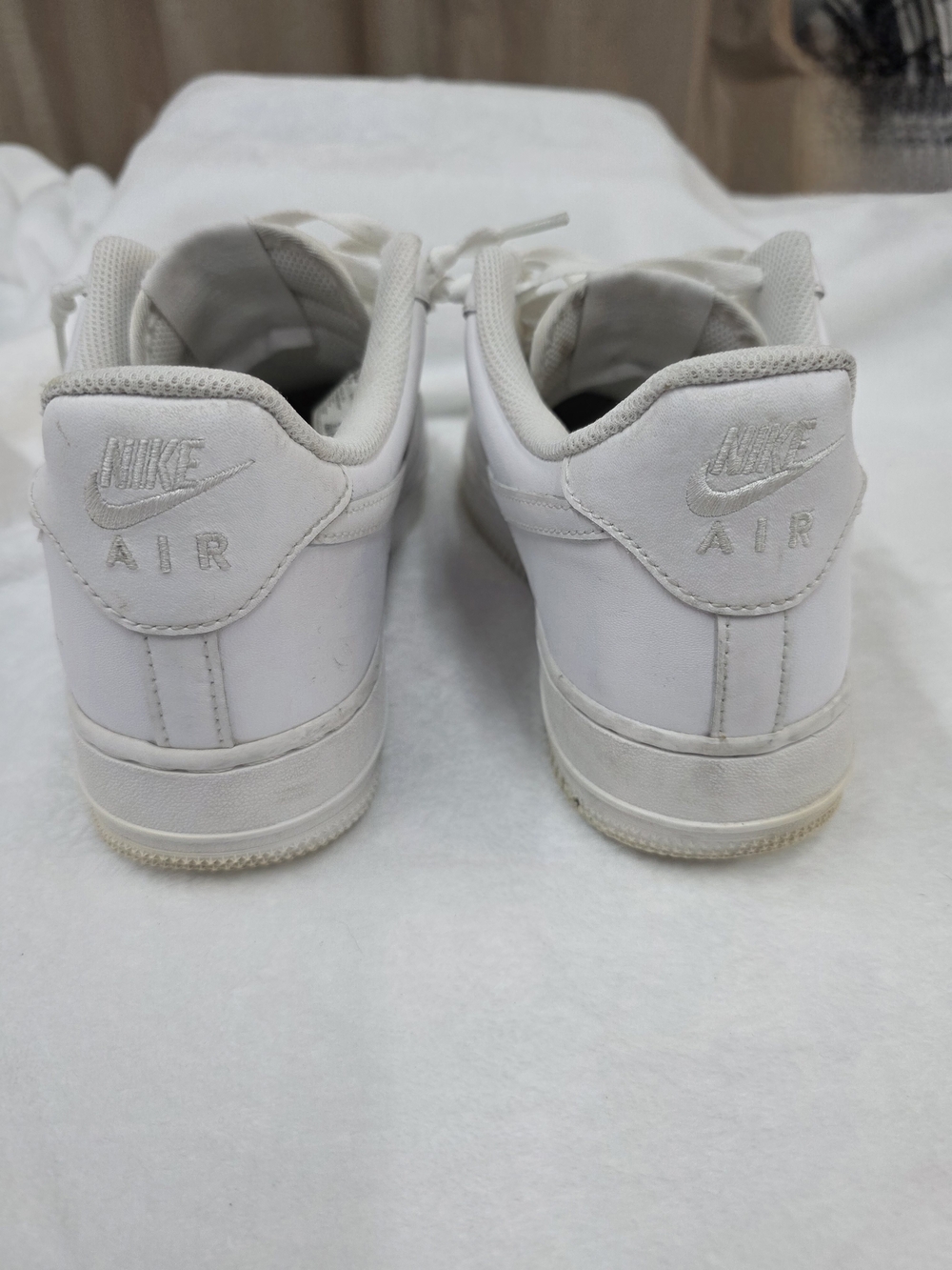 Mens Nike Air Force 1 '07 Low Top White Sneakers - Picture 4 of 9